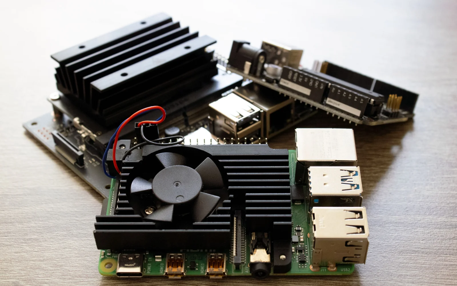 Embedded computing boards fitted with heat sinks and a cooling fan