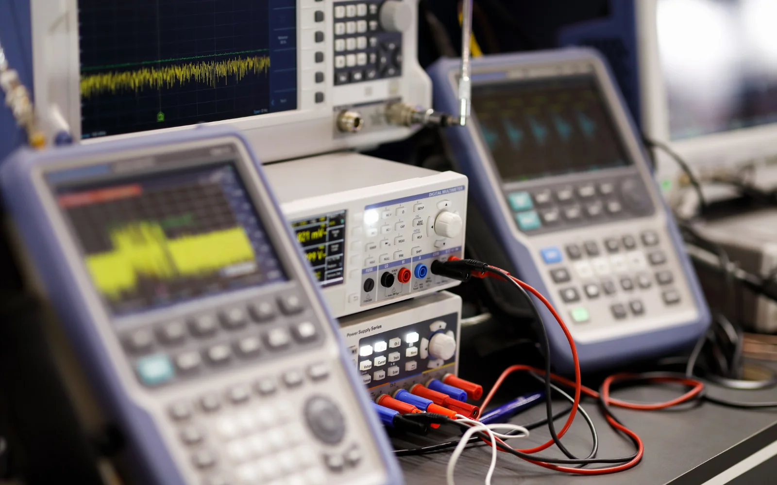 Oscilloscopes and signal measurement instruments in a laboratory